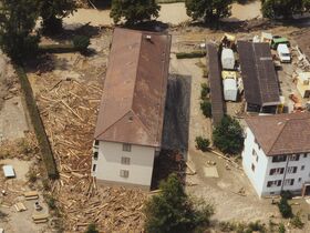 Schwemmholzablagerung der Gürbe beim Hochwasser 1990 (Toffen, BE)